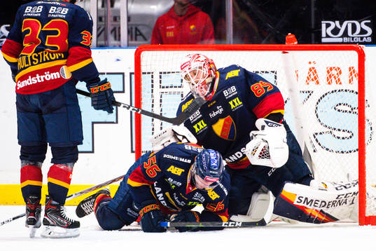 Djurgårdens Robin Norell och målvakt Niklas Svedberg