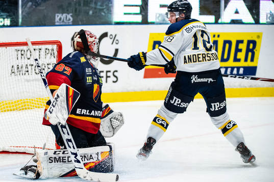s Joakim Andersson med hög klubba på Djurgårdens