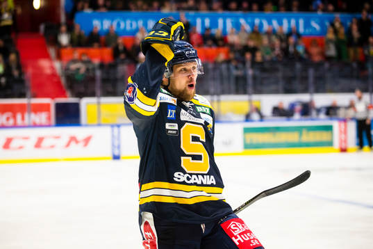 Södertäljes Ludwig Blomstrand jublar