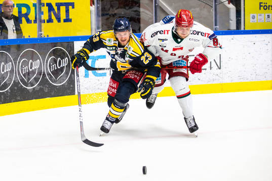 Södertäljes Bobbo Pettersson och Modos Patrik Karlkvist