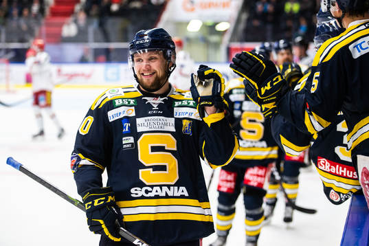 Södertäljes Ludwig Blomstrand jublar