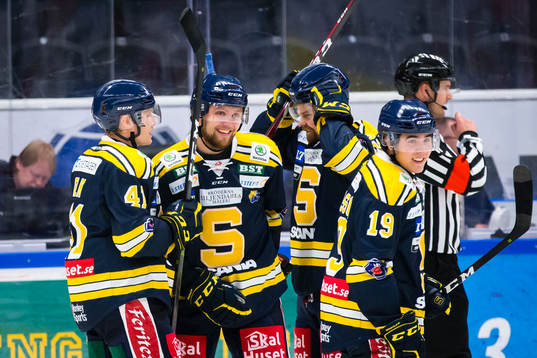 Södertäljes Ludwig Blomstrand (m) gör 6-2 i öppen kasse