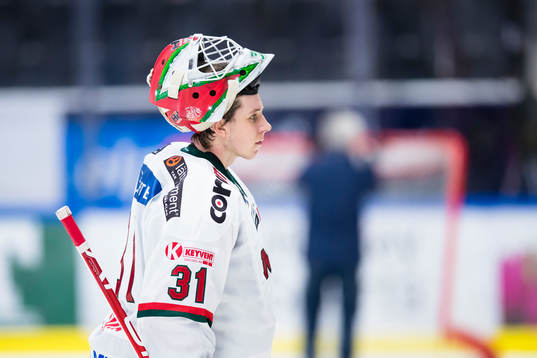 Modos målvakt Linus Lundin deppar