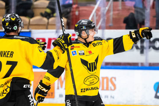 Västerås Isac Skedung jublar