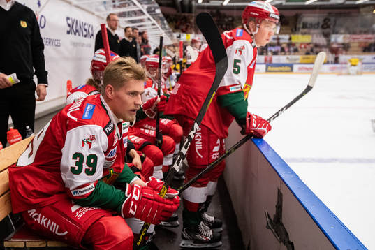 Moras Kristoffer Gunnarsson deppar på bänken