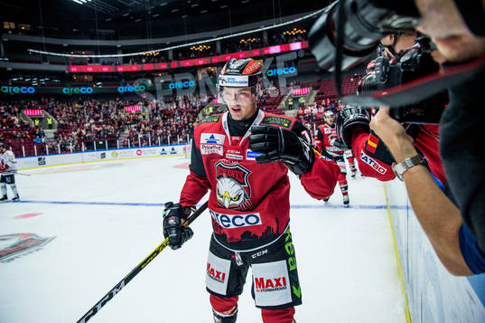 Malmö Redhawks Carl-Johan Lerby jublar åt 2-0