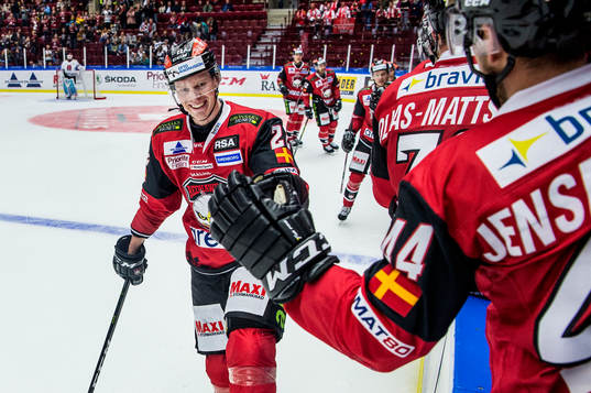 Malmö Redhawks Lars Bryggman jublar åt 3-1