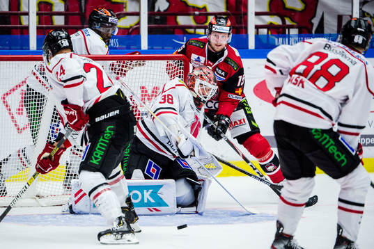 Malmö Redhawks Axel Wemmenborn mot Örebros Kalle