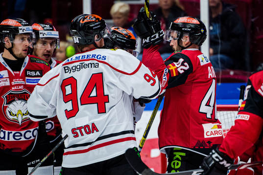Örebros Ryan Stoa och Malmö Redhawks Niklas Arell