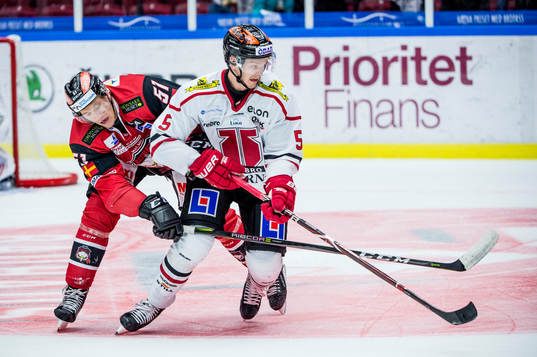 Malmö Redhawks Emil Sylvegård och Örebros Gustav