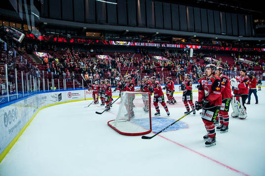 Malmö Redhawks spelare jublar