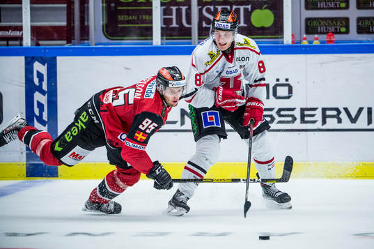 Malmö Redhawks Carl Persson mot Örebros Joonas Rask