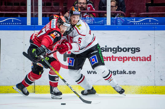 Malmö Redhawks Konstantin Komarek mot Örebros Gustav