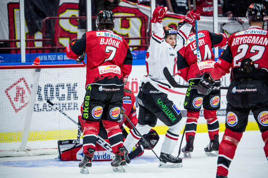 Örebros Mathias Bromé jublar