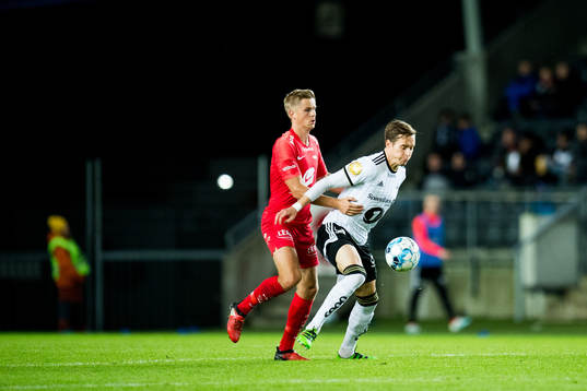 Thomas Grøgaard of Brann and Anders Konradsen of Rosenborg