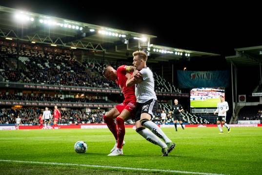Vito Wormgoor of Brann and Alexander Søderlund of Brann