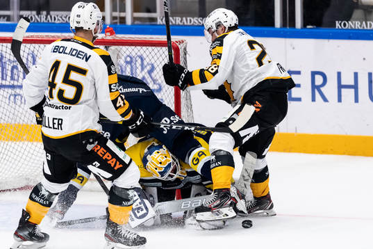 Skellefteås Oscar Möller och Jesper Frödén stör
