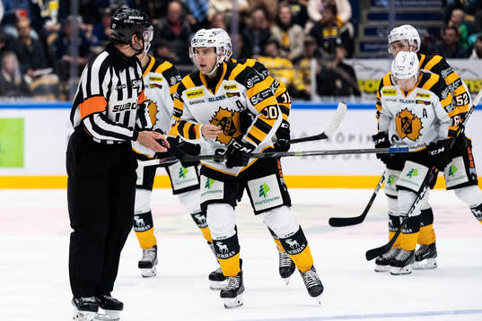 Skellefteås Joakim Lindström jublar