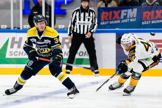 s Jesper Williamsson och Skellefteås Oscar Möller