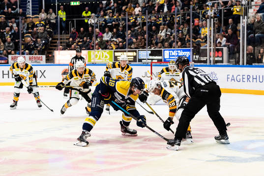 s Joakim Andersson och Skellefteås Jacob Olofsson teckar