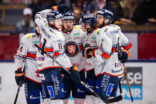 Växjös Marcus Davidsson jublar