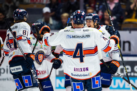 Växjös Marcus Davidsson jublar