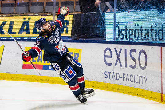 Linköpings Joe Whitney jublar