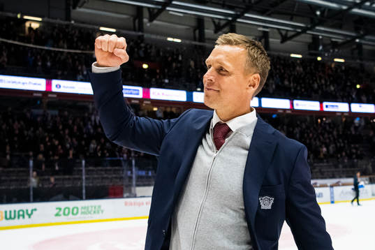 Linköpings tränare Bert Robertsson jublar