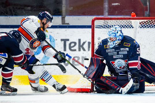 Växjös Martin Lundberg och Linköpings målvakt Jonas