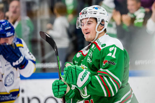 Rögles Nils Höglander jublar