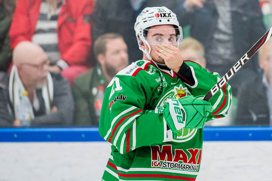 Rögles Nils Höglander tar sig för ansiktet