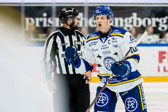 Leksands Martin Karlsson  jublar mot lagkamrater