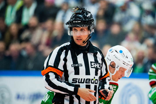 Domare Patric Bjälkander med hjälmkamera