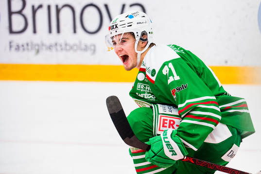 Rögles Nils Höglander jublar
