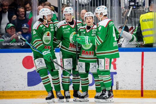 Rögles spelare jublar