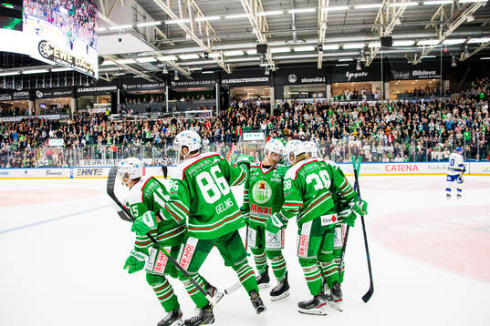 Rögles spelare jublar