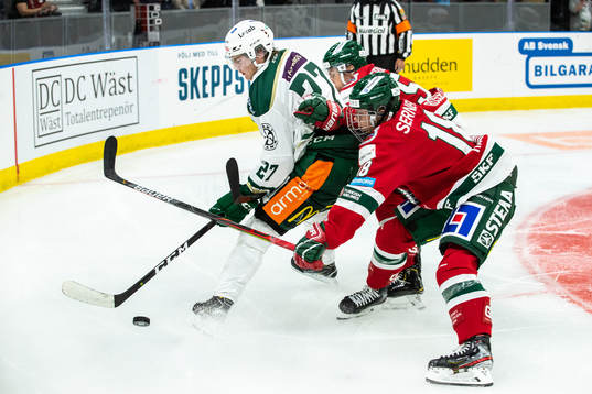 Färjestads Oskar Bäck och Frölundas Lucas Raymond