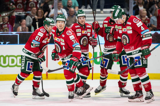 Frölundas Nicklas Lasu jublar med lagkamrater