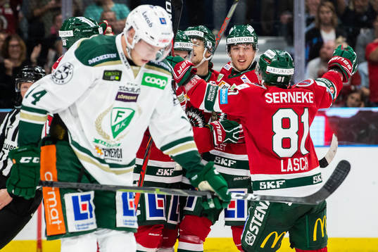 Frölundas Nicklas Lasu jublar med lagkamrater