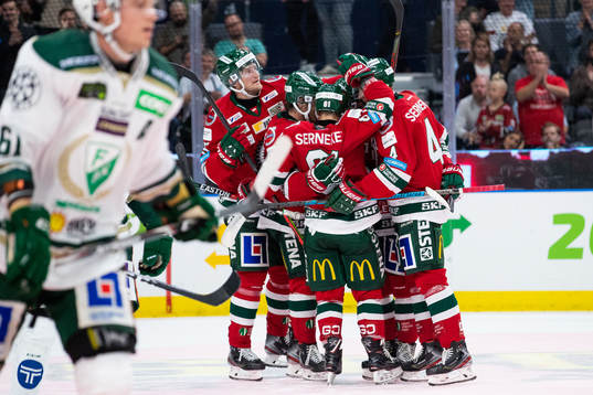 Frölundas Nicklas Lasu jublar med lagkamrater