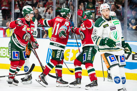 Frölundas Samuel Fagemo jublar med lagkamrater