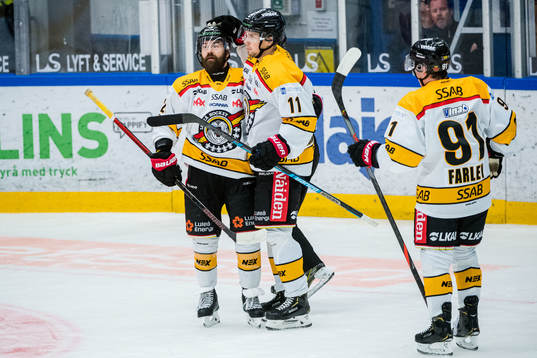 Luleås Petter Emanuelsson jublar