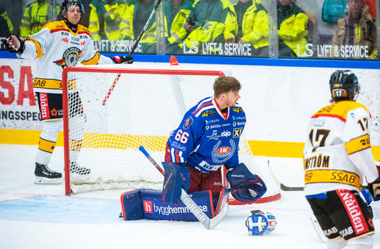 Oskarshamns målvakt Tex Williamsson får problem med
