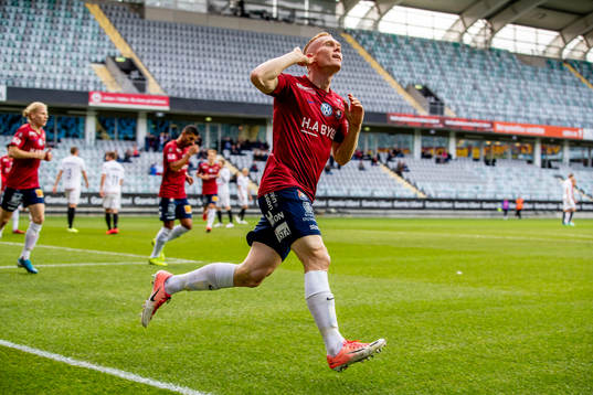 Örgrytes David Engström jublar