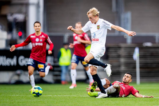 Brommapojkarnas Oskar Fallenius  mot Örgrytes Ailton