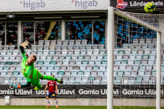 Brommapojkarnas målvakt Simon Graasvoll