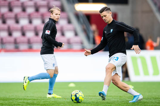 Malmö FFs Oscar Lewicki och Marcus Antonsson värmer upp