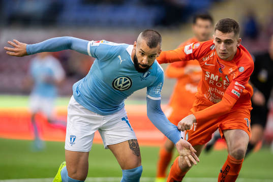 Malmö FFs Guillermo Molins och AFC Eskilstunas Adnan Catic