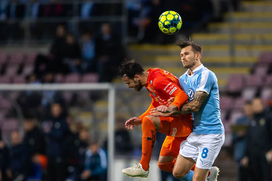 AFC Eskilstunas Dzenis Kozica och Malmö FFs Arnór