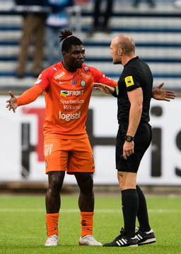 AFC Eskilstunas Onyedikachukwu Samuel Nnamani reagerar på